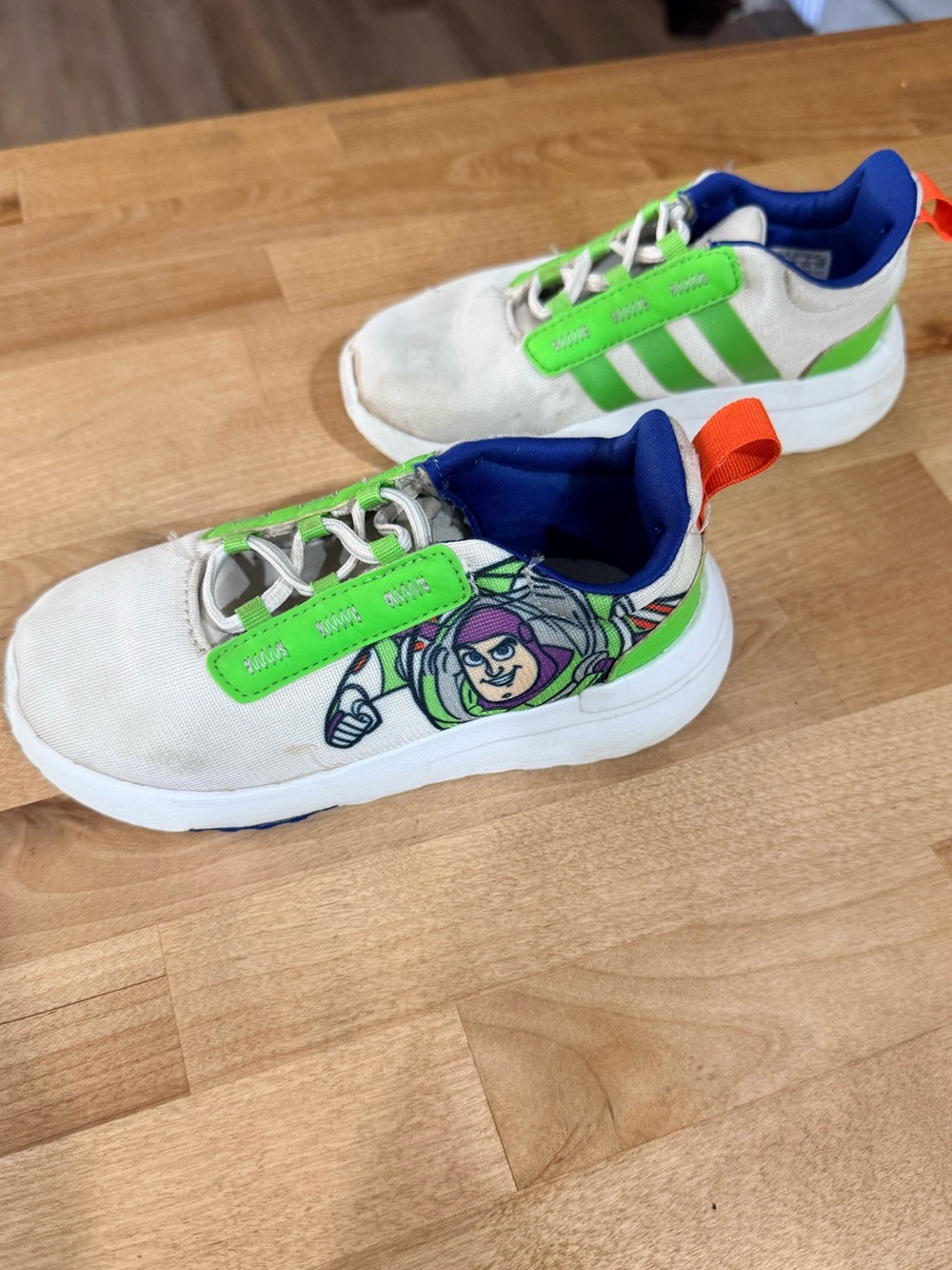 adidas Disney collection Kids White Sneakers with Buzz Lightyear Design - Picture 5 of 7